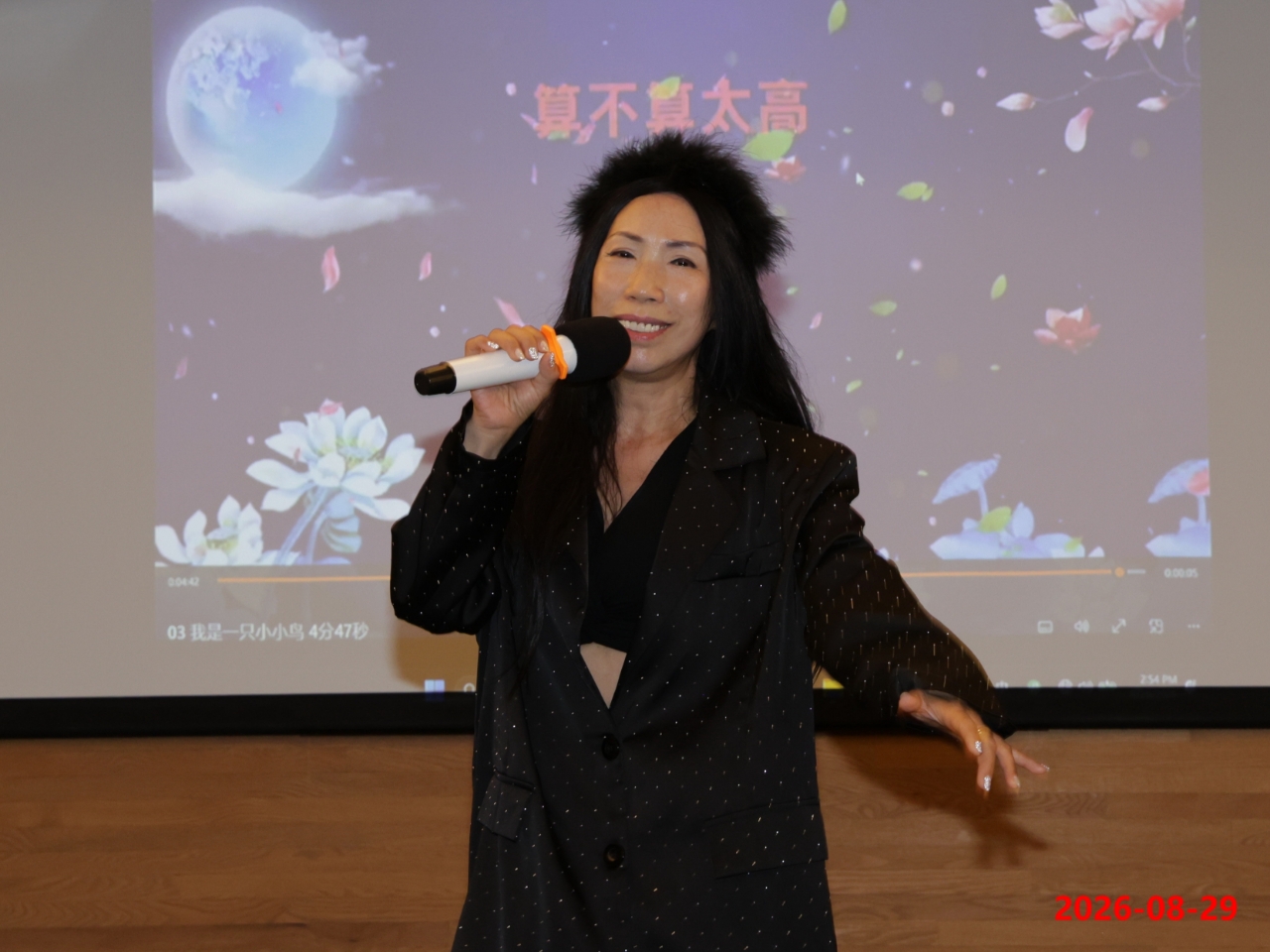 Ada Cheng performing I Am a Little Bird