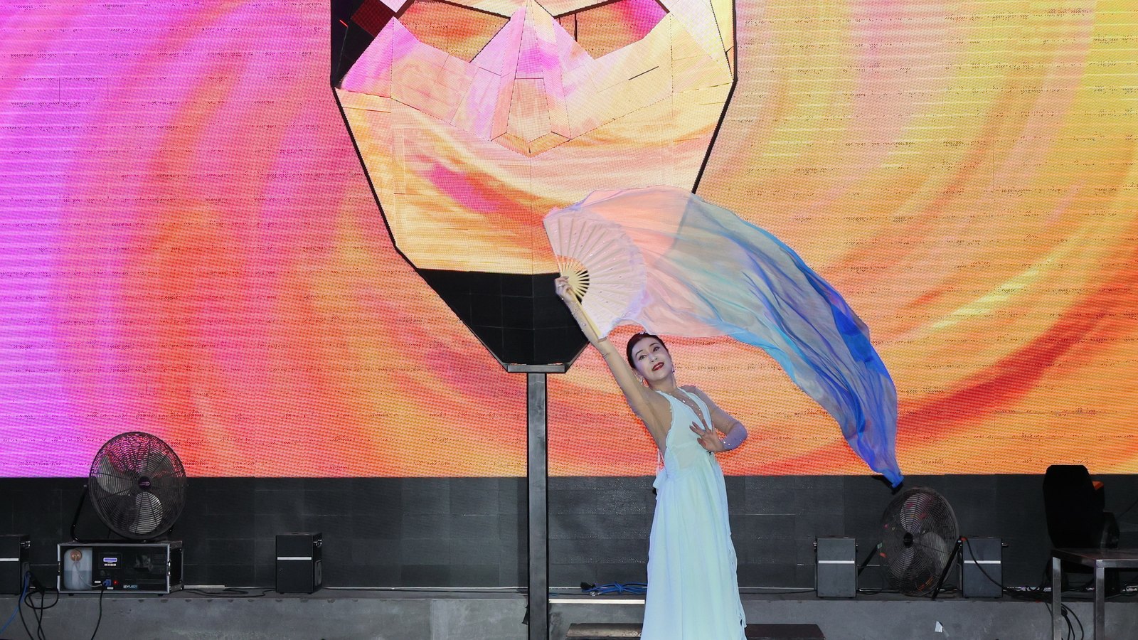 Fan dance performance
